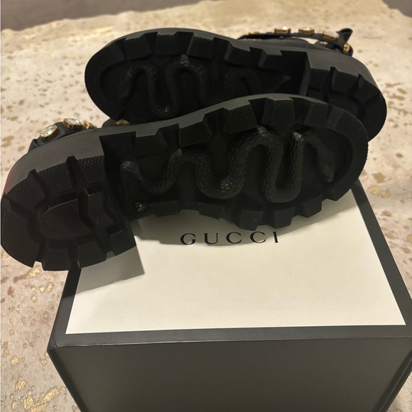 GUCCI Stars & Bee Embroidered Leather Ankle Boot With Belt 'Black' New $998 - Picture 6 of 7